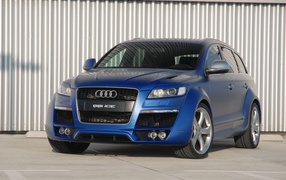 Синий Audi Q7