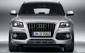 Автомобиль марки Audi модели q5