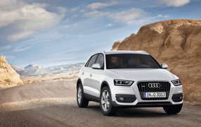 Горный пейзаж с Audi Q3
