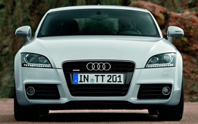 Новая машина Audi TT 2014 года