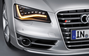 Тест драйв автомобиля audi s8