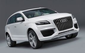 Белый Audi Q7