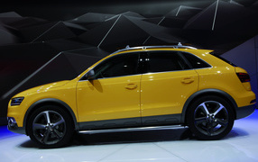 Желтый Audi Q3