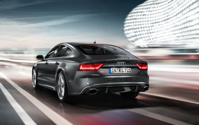 Новая машина Audi rs7