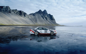 Надежная машина Audi quattro