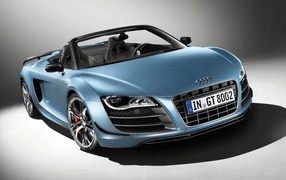Голубой автомобиль Audi r8 gt