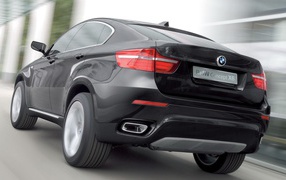 Красивый автомобиль BMW X6 2014 года года в Москве