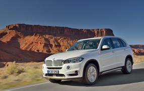 Новый автомобиль BMW X6 2014 года