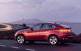 Красный BMW На дороге