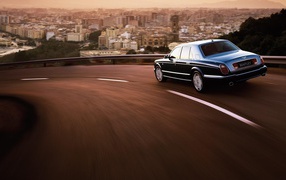 Бентли на крутом повороте