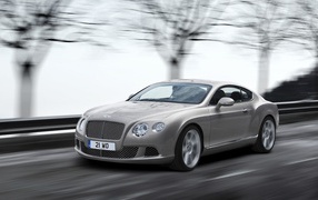 Стремительный Bentley Continental GT