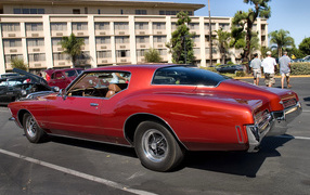 buick riviera 1971 на фоне города