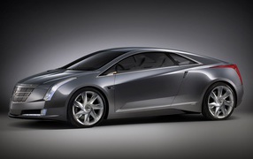 Автомобиль Cadillac ERL 2014 года на дороге