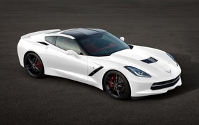Красивый автомобиль Chevrolet Corvette 2014 года