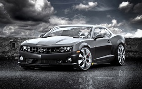 Черный Chevrolet Camaro SS