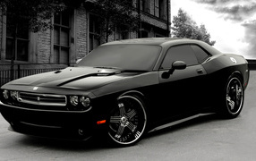 Черный Dodge Challenger