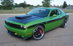 Гоночный Dodge Challenger