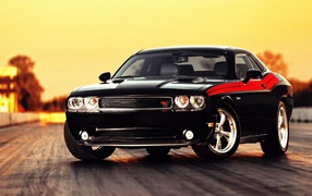 Автомобиль Dodge challenger