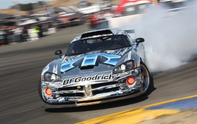 Додж випер на заносе