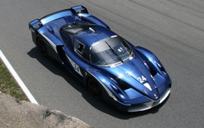 Синий Ferrari FXX