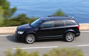 Красивый автомобиль Fiat Freemont