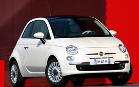 Автомобиль марки Fiat модели 500