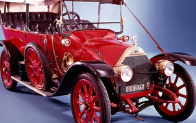 Старинный красный Фиат