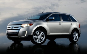 Красивый автомобиль Ford Edge 2014 в Москве