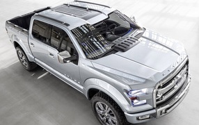 Автомобиль Ford Atlas 2014 на дороге