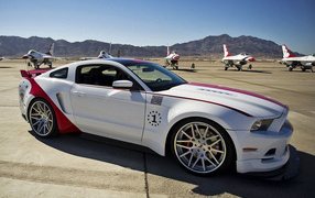Стремительный Ford Mustang 2014