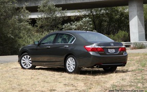 Красивый автомобиль Honda Accord 2013