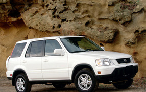 Красивый автомобиль Honda CR V в Москве