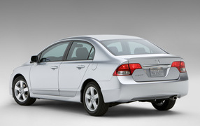 Красивый автомобиль Honda Civic 4D в Москве