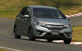 Надежный автомобиль Honda Fit 2014