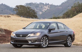 Тест драйв автомобиля Honda Accord 2013