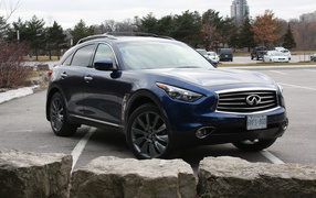 Синий Infiniti FX35