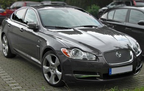 Черный Jaguar XF