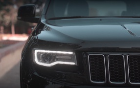 Красивый автомобиль Джип Гранд Чероки 2014