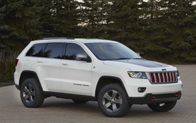 Beautiful car Jeep Grand Cherokee 2014 in Moscow 