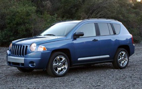Синий Jeep Compass