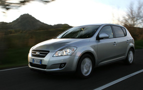 Автомобиль марки Kia модели Ceed