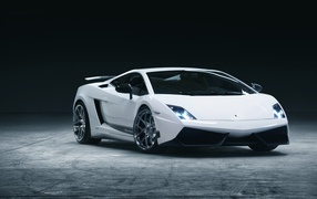 Белый Vorsteiner Lamborghini Gallardo