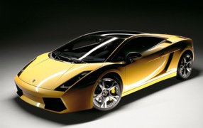 Желтый Lamborghini gallardo