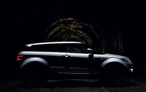 Красивый автомобиль Land Rover A8 в Москве