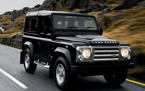 Красивый автомобиль Land Rover Defender в Москве