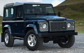  Надежная машина Land Rover Defender
