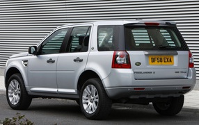 Автомобиль марки Land Rover модели Freelander 2