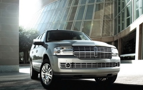 Надежный автомобиль Lincoln Navigator
