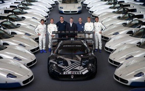 Красивый автомобиль Maserati MC12 в Москве