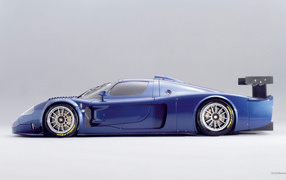 Надежный автомобиль Maserati MC12